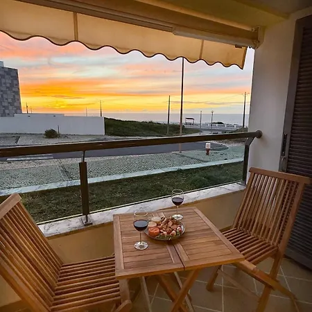 Beach Front Santa Cruz Apartment A dos Cunhados